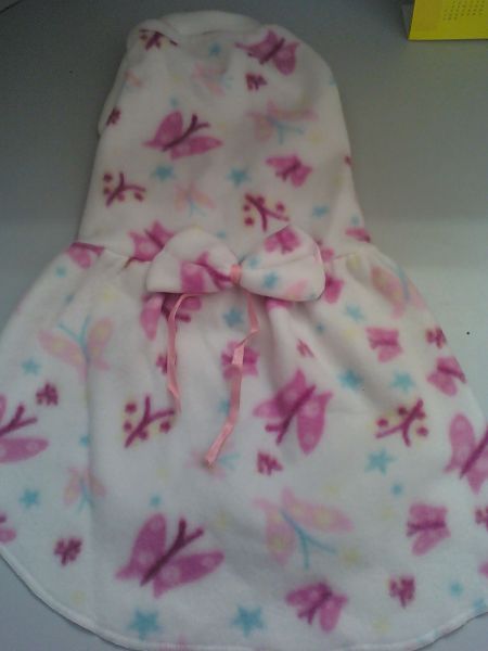 Vestido branco com flores rosas